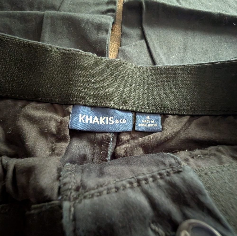 Khakis & Co Black Capris - Picture 2 of 6